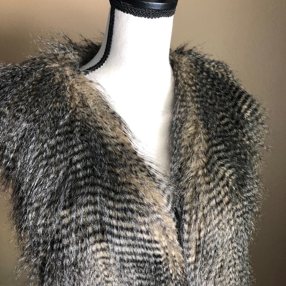 Forever 21 Faux Fur Open Front Vest - Picture 3 of 13